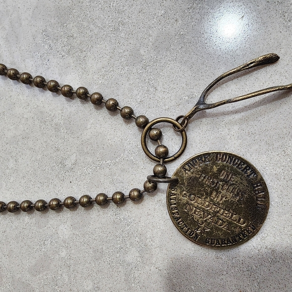 Metal coin with wishbone neclace - Picture 2 of 3